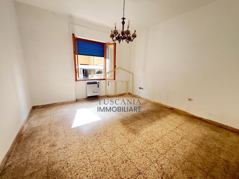 Quadrilocale in Vendita a Poggibonsi, 145'000&euro;, 65 m², con Box