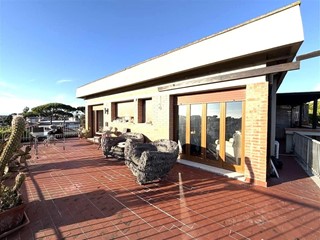 Attico in Vendita a Massa, zona Marina di Massa, 420'000&euro;, 85 m²