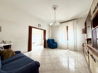 Appartamento in Vendita a Vinci, zona Sovigliana, 270'000&euro;, 115 m², con Box