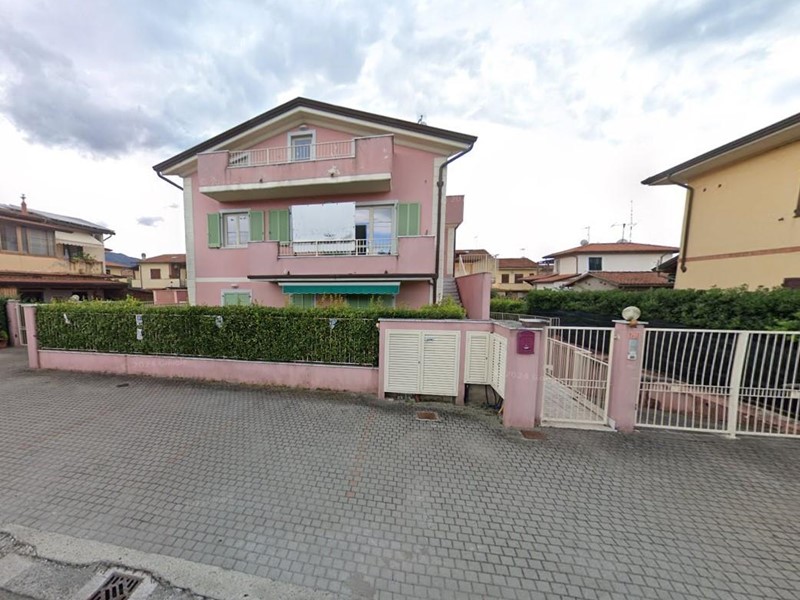 Quadrilocale in Vendita a Massa, zona Marina di Massa, 160'497&euro;, 140 m², con Box