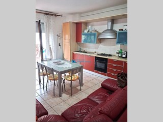 Trilocale in Vendita a Massa, zona Ronchi, 340'000&euro;, 80 m², arredato