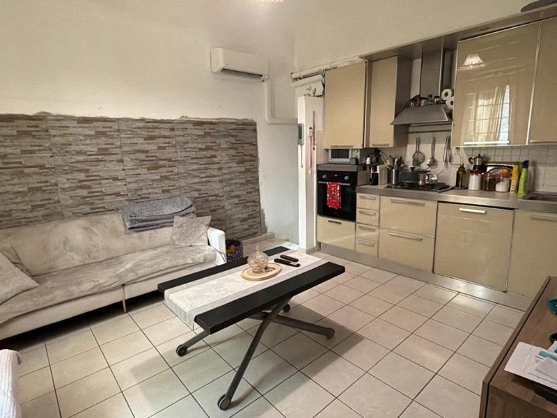 Trilocale in Vendita a Cascina, zona San Sisto Al Pino, 134'000&euro;, 65 m², con Box