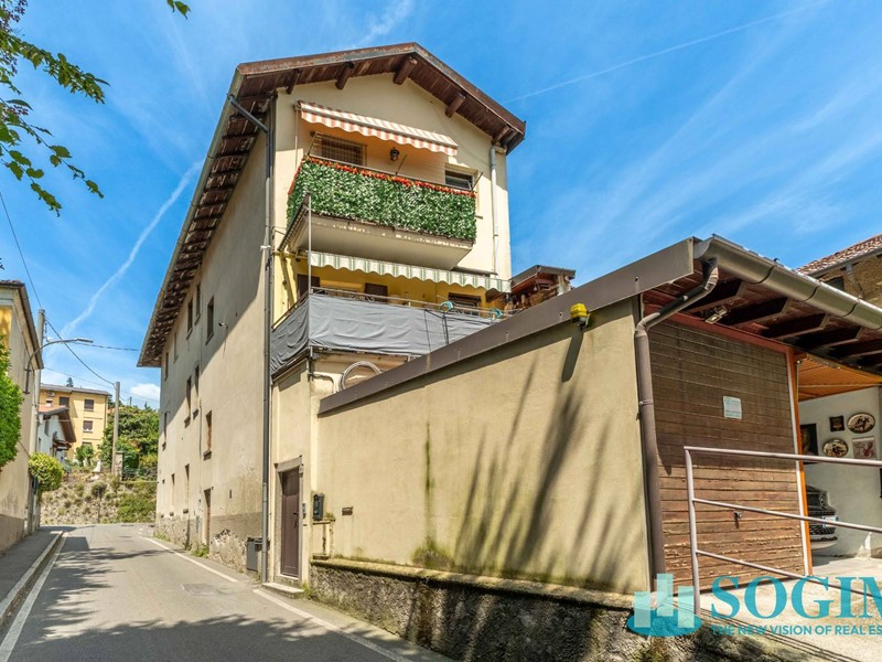Trilocale in Vendita a Albese con Cassano, 150'000&euro;, 109 m²