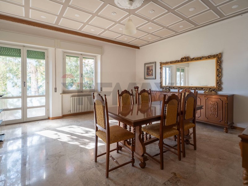 Appartamento in Vendita a Cupramontana, 90'000&euro;, 120 m²