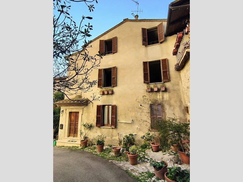 Appartamento in Vendita a Amelia, 270'000&euro;, 230 m²