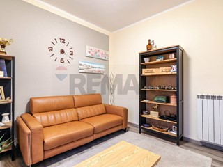 Trilocale in Vendita a Brescia, 155'000&euro;, 85 m², con Box