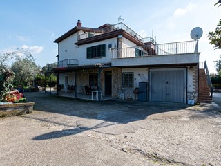 Bilocale in Vendita a Palombara Sabina, 65'000&euro;, 74 m²
