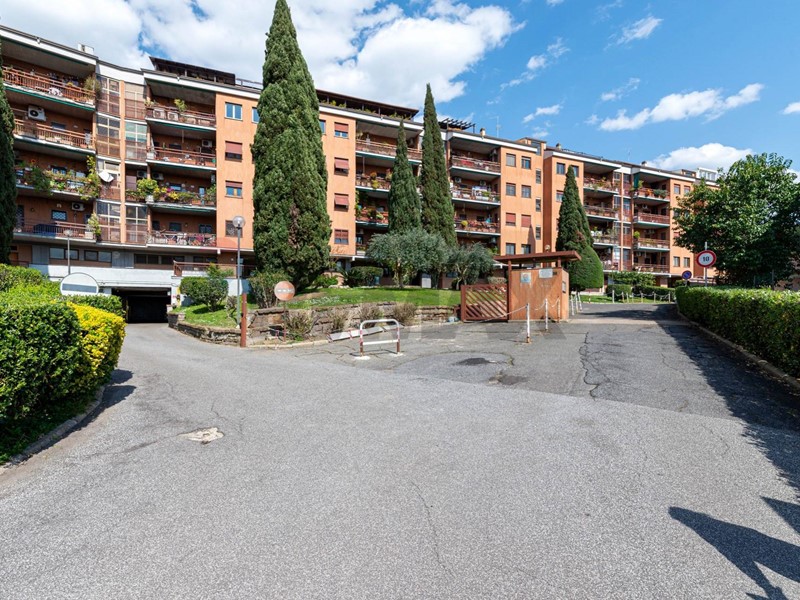 Trilocale in Vendita a Roma, 215'000&euro;, 102 m²