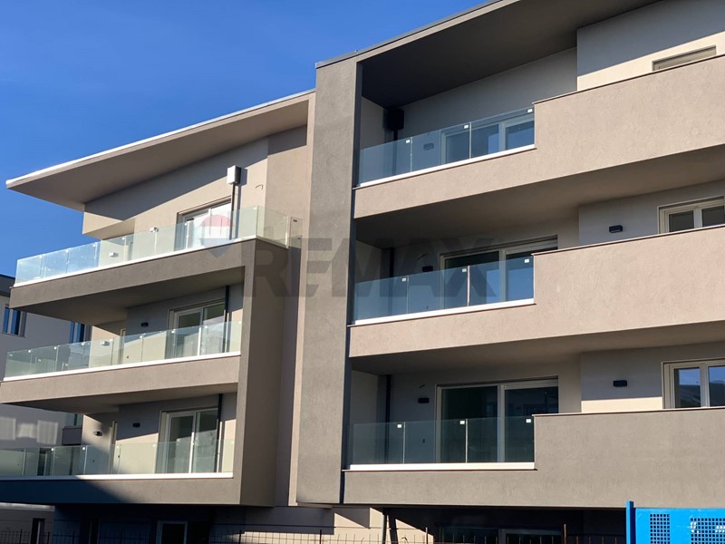 Quadrilocale in Vendita a Stezzano, 348'000&euro;, 141 m²