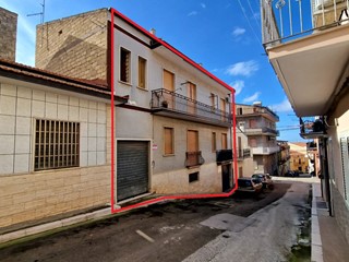 Appartamento in Vendita a San Nicandro Garganico, 118'000&euro;, 350 m²
