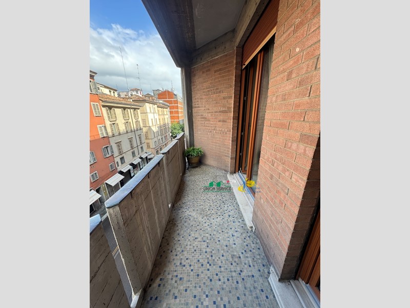 Appartamento in Vendita a Parma, zona Centro storico, 360'000&euro;, 160 m²
