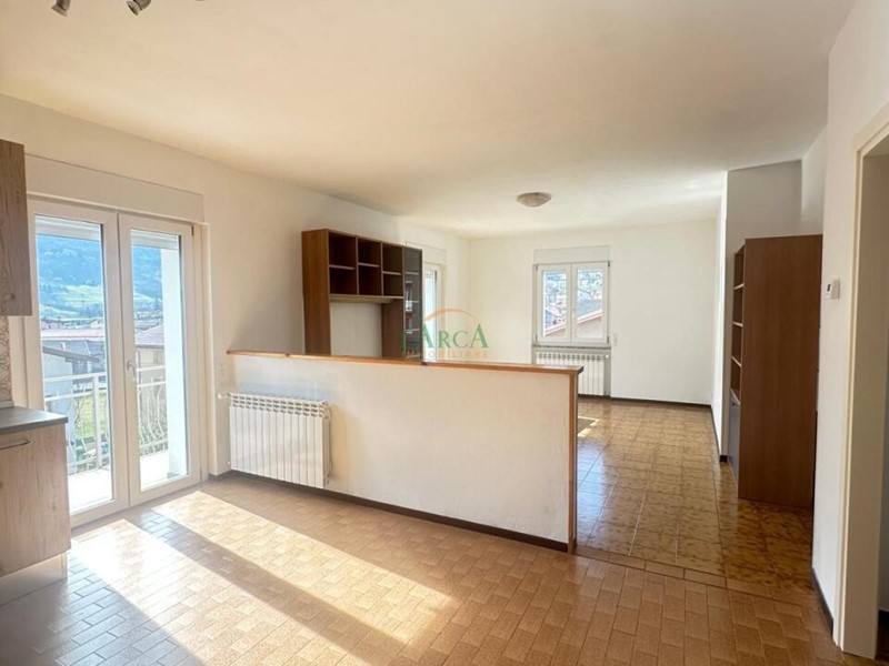 Trilocale in Vendita a Malonno, 125'000&euro;, 110 m², con Box