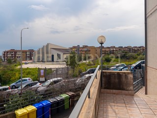 Trilocale in Vendita a Catania, 119'000&euro;, 81 m², con Box