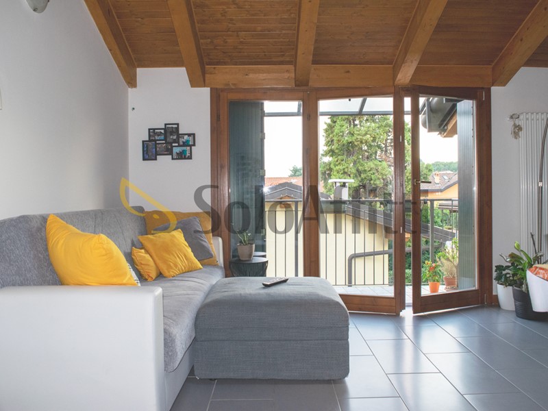 Trilocale in Affitto a Cabiate, 900&euro;, 90 m², arredato, con Box
