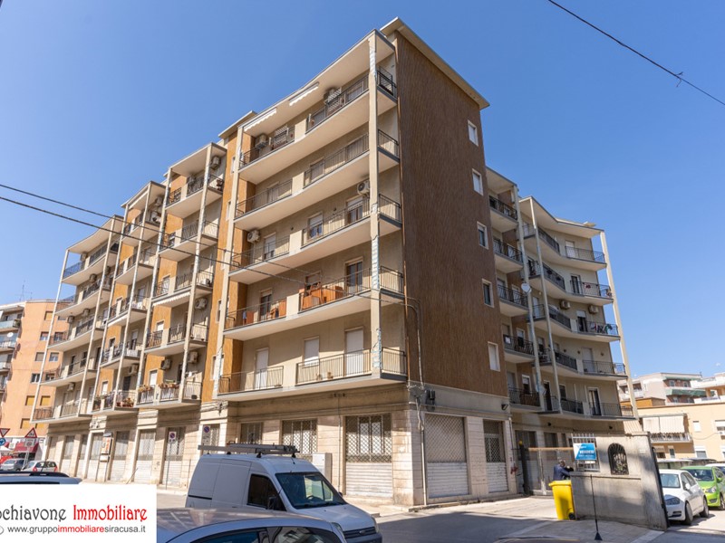 Appartamento in Vendita a Siracusa, zona Tisia Tica Zecchino, 153'000&euro;, 190 m²