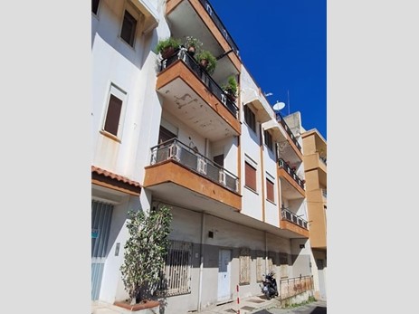 Appartamento in Vendita a Messina, 105'000&euro;, 154 m²