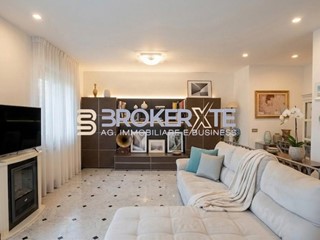 Appartamento in Vendita a Carrara, zona Marina di Carrara, 335'000&euro;, 125 m², arredato