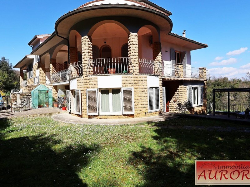 Appartamento in Vendita a Monteriggioni, zona Santa Colomba, 330'000&euro;, 190 m², arredato