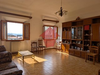 Appartamento in Vendita a Empoli, zona Cortenuova, 190'000&euro;, 137 m²