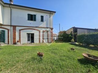 Trilocale in Vendita a Carrara, zona Avenza, 112'000&euro;, 50 m²