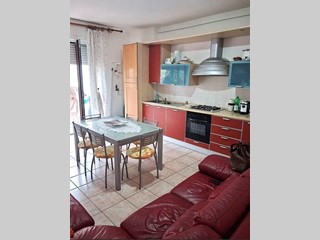 Trilocale in Vendita a Massa, zona Ronchi, 340'000&euro;, 80 m², arredato