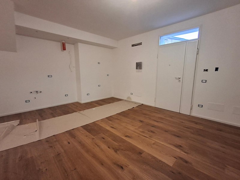 Trilocale in Vendita a Capraia e Limite, zona Limite, 260'000&euro;, 75 m², con Box