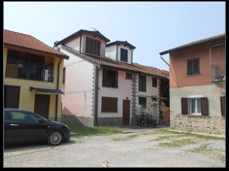 Quadrilocale in Vendita a Limbiate, 48'000&euro;, 83 m²