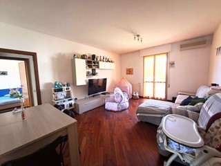 Quadrilocale in Vendita a Massa, zona Quercioli, 250'000&euro;, 85 m², con Box