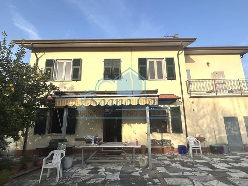Appartamento in Vendita a Sarzana, 380'000&euro;, 150 m², arredato
