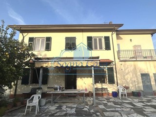 Appartamento in Vendita a Sarzana, 380'000&euro;, 150 m², arredato