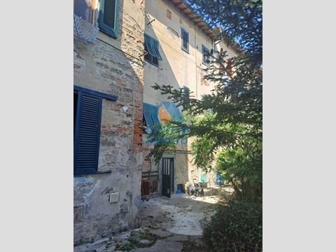 Trilocale in Vendita a Empoli, 99'000&euro;, 80 m²