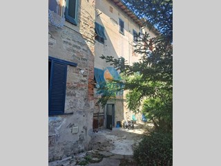 Trilocale in Vendita a Empoli, 99'000&euro;, 80 m²
