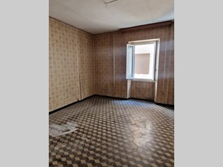 Appartamento in Vendita a Cairo Montenotte, 49'000&euro;, 105 m²