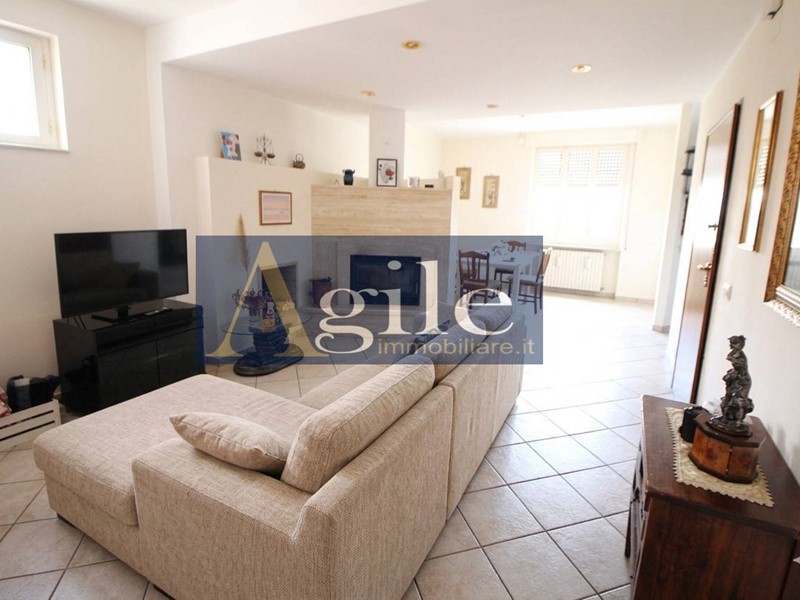 Appartamento in Vendita a Castel di Lama, 169'000&euro;, 200 m²