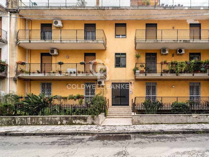 Quadrilocale in Vendita a Aci Catena, 67'000&euro;, 110 m²