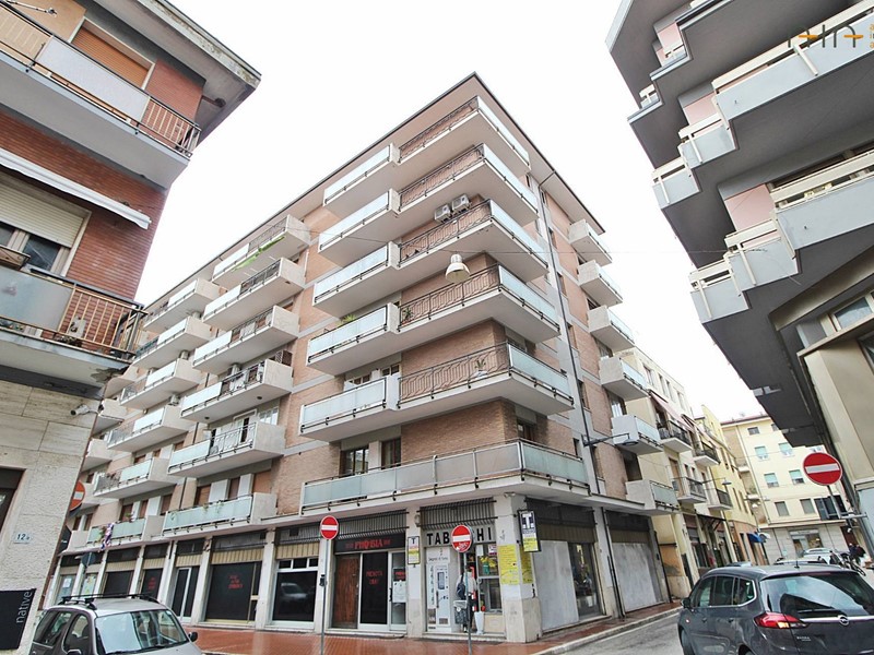 Appartamento in Vendita a San Benedetto del Tronto, 350'000&euro;, 137 m²