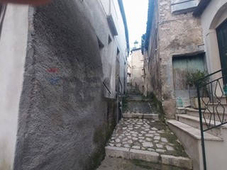 Appartamento in Vendita a Padula, 65'000&euro;, 230 m²