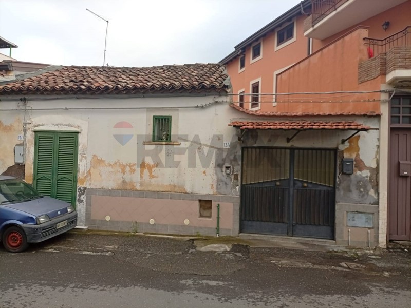 Quadrilocale in Vendita a Catania, 87'000&euro;, 97 m²