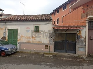 Quadrilocale in Vendita a Catania, 87'000&euro;, 97 m²
