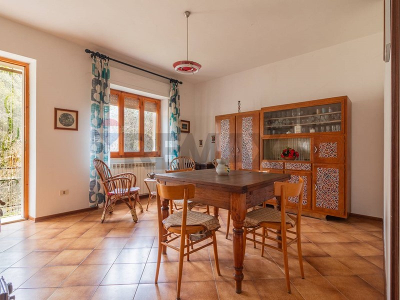 Appartamento in Vendita a Semproniano, 45'000&euro;, 58 m²