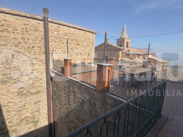 Appartamento in Vendita a Bettona, 250'000&euro;, 250 m²