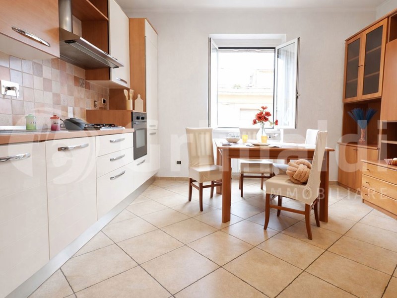 Bilocale in Vendita a Roma, 159'000&euro;, 55 m²