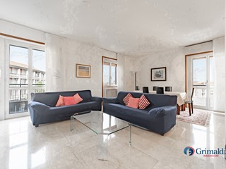 Appartamento in Vendita a Milano, 620'000&euro;, 150 m², con Box