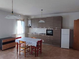 Bilocale in Vendita a Loria, 97'000&euro;, 64 m², arredato, con Box