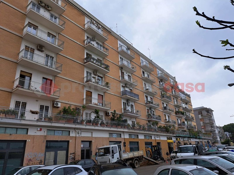 Trilocale in Affitto a Bari, 900&euro;, 100 m², arredato
