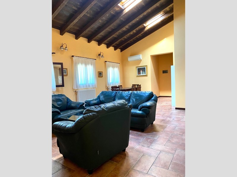 Quadrilocale in Affitto a Maranello, zona San Venanzio, 980&euro;, 150 m², arredato, con Box