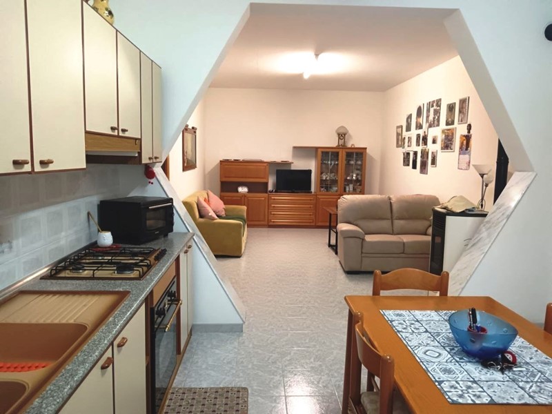 Trilocale in Vendita a Tavoleto, 118'000&euro;, 110 m², con Box