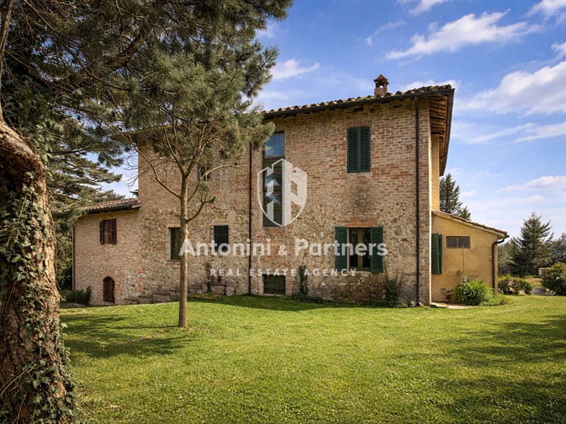 Appartamento in Vendita a Marsciano, 220'000&euro;, 380 m²