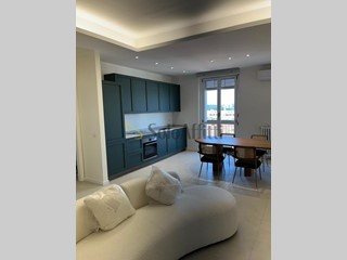 Trilocale in Affitto a Gallarate, zona Centro, 1'200&euro;, 85 m², arredato