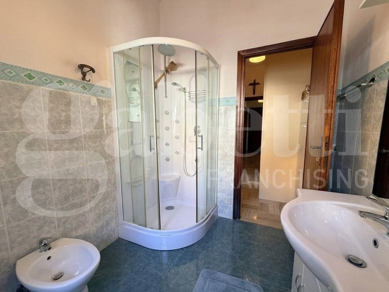 Trilocale in Vendita a Imperia, 165'000&euro;, 71 m², con Box